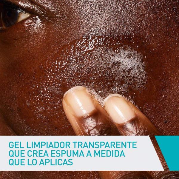 Gel limpiador transparente que crea espuma a medida que lo aplicas
