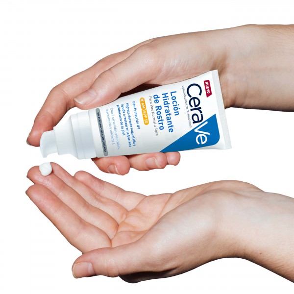 Aplicación Cerave Loción Hidratante de Rostro SPF 50+ 52mL